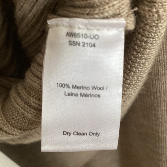 ATM button up collared light weight sweater top, soooo cute! - Picture 6 of 7